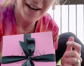 Baked by Melissa™ Loves Posh Pretzels